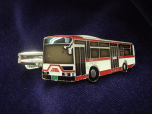 名鉄バス様のバス型ネクタイピンのサンプル画像